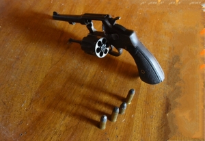 Incautan armas en una casa abandonada