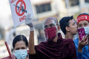 Diez manifestantes muertos por la policía en Birmania