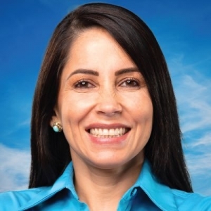 Luisa González primera en Ecuador