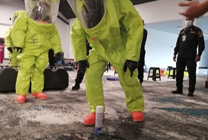 Bomberos en curso de manejo de sustancias
