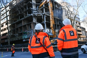 Comenzó demolición de edificio en San José y Florida