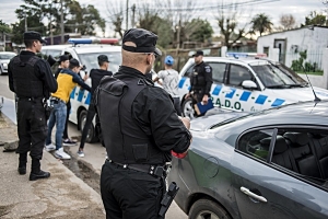 Detienen 11 personas y se incautó drogas y armas