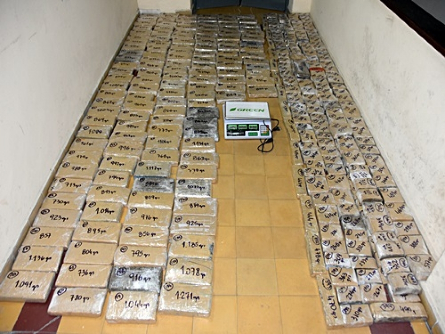 Incautan más de 350 kilos de marihuana