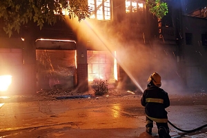 Incendio en residencial dejó un fallecido y heridos