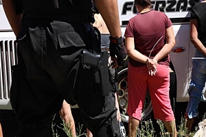 Condena a una madre por golpear a maestras