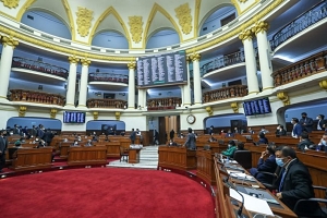 Destituyen a la presidenta del Congreso de Perú