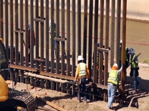 México aplaude suspensión del muro fronterizo
