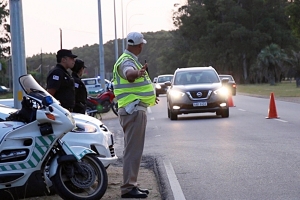 Camión se accidentó en los accesos a Montevideo