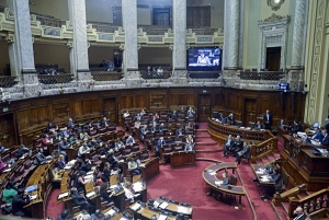 FA: “Era una política habitacional, no de empleo”