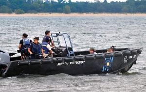 Rescataron a ocupantes de chalana