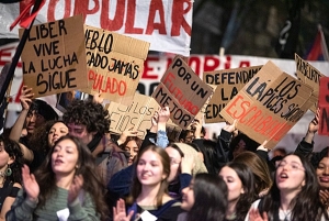 Jóvenes marcharon por los mártires estudiantiles