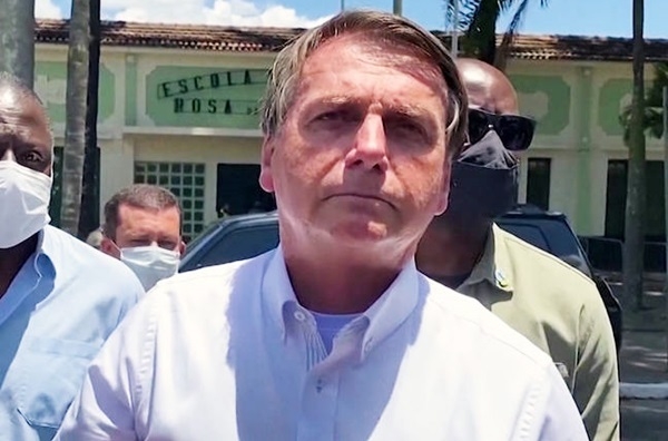 Bolsonaro ordenó falsificar carnés de vacunación