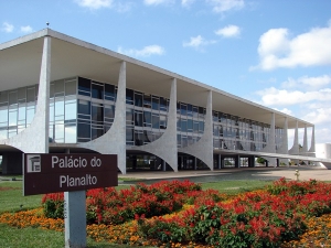 Ministro de Economía de Brasil podría gravar a los ricos