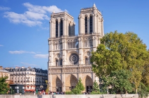Notre Dame vuelve a su &quot;resplandor&quot; al mundo