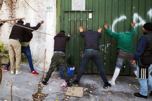 Cinco detenidos por copamiento