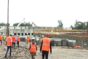 Martinelli recorrió las obras carcelarias en Libertad