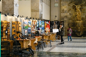 Feria en el atrio de la Intendencia