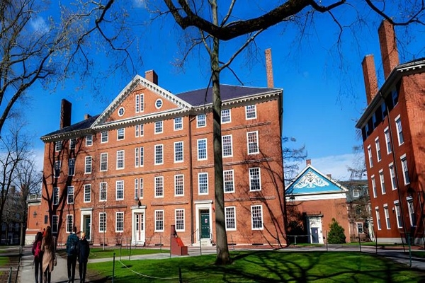Harvard demanda al gobierno de Trump