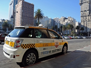 100 taxis eléctricos circulan en Montevideo