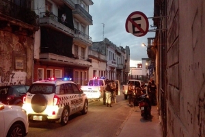 Detienen a dos hombres por presunta venta de drogas