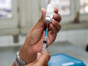 Comienza vacunación contra covid-19 en residenciales