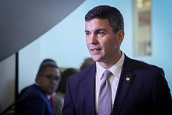 Santiago Peña es presidente de Paraguay