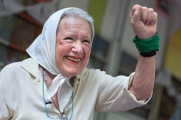 Murió Nora Cortiñas, madre de la Plaza de Mayo