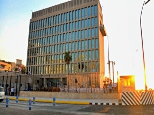Podrían cerrar embajada en La Habana