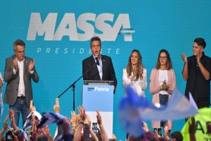 Massa suma respaldos y convocó a los que dudan