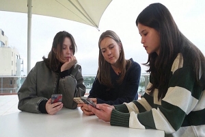 Australia prohíbe las redes sociales a menores de 16 años