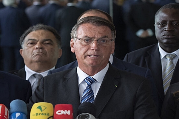 Justicia de Brasil decide procesar a Bolsonaro
