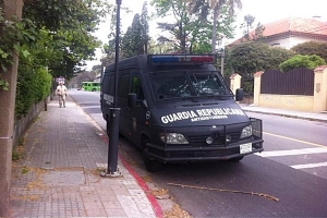 Furgón de Guardia Republicana atacado a balazos