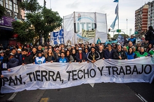 Una multitud marchó en el día de San Cayetano