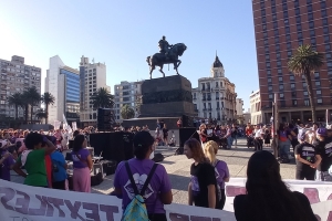 El PIT-CNT realizó su acto en la plaza Independencia