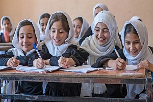 Niñas afganas reclaman educación