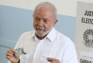 Lula supera &quot;con éxito&quot; una nueva intervención médica