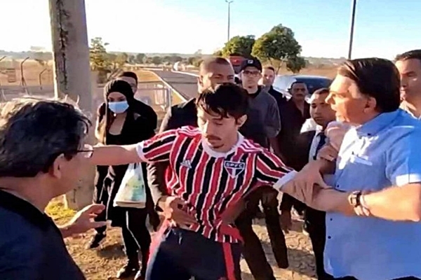 Bolsonaro tuvo enfrentamiento con un youtuber