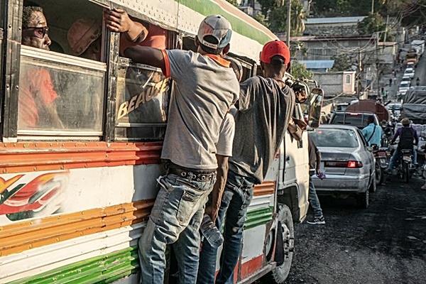 Desarmar a las bandas de Haití