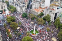 Argentina: Multitudinaria manifestación a 49 años del golpe