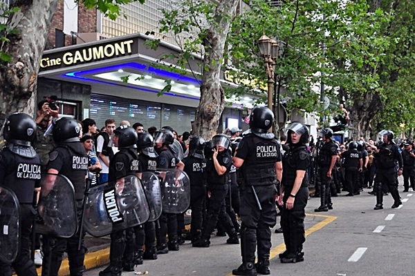 Argentina: represión a la gente del cine