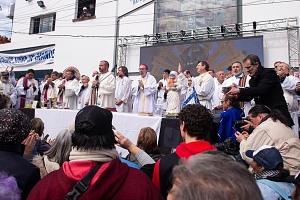 Multitudinaria misa en respaldo al papa Franciso