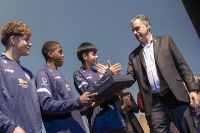 Pelota al Medio a la Esperanza al interior